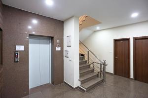 a hallway with a staircase and a door in a building at Super Capital O Hotel Swastika in Jaipur