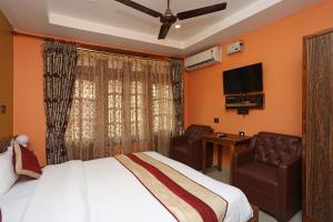 Televiisor ja/või meelelahutuskeskus majutusasutuses Super Hotel O Cherry City Cottage