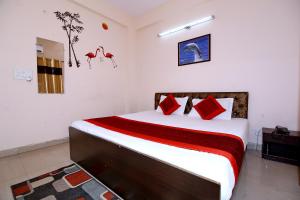 A bed or beds in a room at OYO The Nest