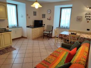 Kuchyň nebo kuchyňský kout v ubytování Appartamento panoramico a due passi dal Tonale