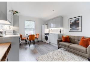 Zona d'estar a Cozy and Stylish 2 BR flat in Greater London