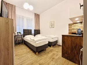 Postel nebo postele na pokoji v ubytování Hostel Helvetia Rooms Warsaw CITY CENTER and OLD TOWN