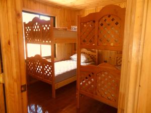 a bedroom with two bunk beds in a cabin at Cabañas en Chovellén, Pelluhue. in De Cauquenes
