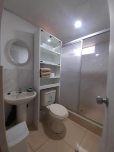 a bathroom with a toilet and a shower and a sink at KARIPERU in Mollendo