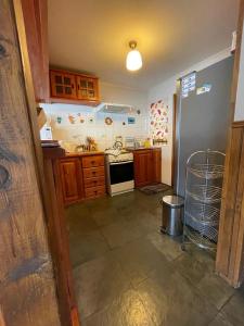 a kitchen with a stove and a refrigerator at Casa Lican Ray in Licán Ray