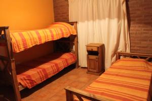 Giường trong phòng chung tại Cabañas Las Marias 1