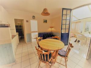 Kuchnia lub aneks kuchenny w obiekcie Appartement cosy 4 pers, proche plage et commerces, Capbreton - FR-1-239-887
