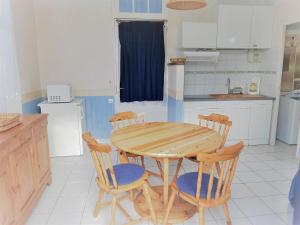 Kuchnia lub aneks kuchenny w obiekcie Appartement cosy 4 pers, proche plage et commerces, Capbreton - FR-1-239-887