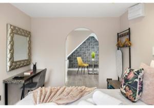 a living room with a couch and a mirror at Brand New Spacious & Chic Studio -Central Location in London