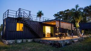 uma casa com um grande deque e uma escadaria em Container Lodge SB em San Bernardino