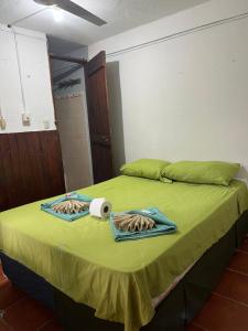 CARIBbEAN Paradise Hotel客房内的一张或多张床位