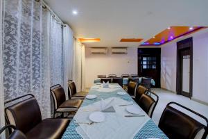 Ресторант или друго място за хранене в OYO Flagship Hotel Sunraj