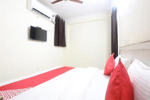 Postel nebo postele na pokoji v ubytování Hotel O A P Residency