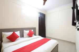 Postel nebo postele na pokoji v ubytování Hotel O A P Residency