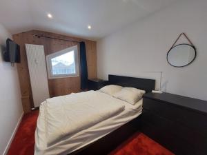 a bedroom with a large bed and a mirror at Appartement Les Deux Alpes, 3 pièces, 8 personnes - FR-1-516-217 in Les Deux Alpes