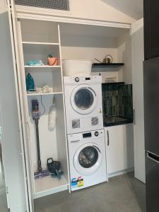 a laundry room with a washing machine in it at Erowal Bay Guesthouse Jervis Bay in Erowal Bay +9 photos