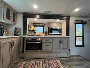 Gallery image of JMA Alpine Inn in Riverton +19 photos
