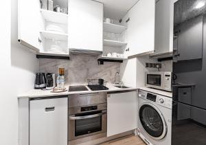 A kitchen or kitchenette at 5-Star Studio at The Address Marina, Mall Access