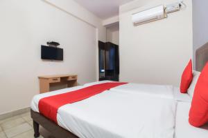 a hotel room with a bed and a television at OYO Hotel Regal Near Paradise Circle in Secunderabad