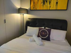Giường trong phòng chung tại Sini Stay Horizon Suites KLIA (Blue Room) +13 ảnh