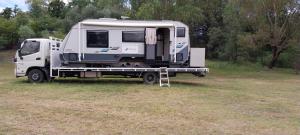 冈尼达RV Caravan in Rural Setting on Edge of Town close to AgQuip的相册照片
