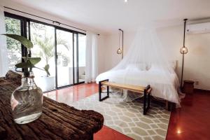 Postel nebo postele na pokoji v ubytování Hotel Boutique KAA + 37 fotografií