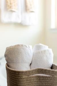 Fotografie z fotogalerie ubytování Near CLT Airport - 4BD - Backyard - Balcony v destinaci Charlotte