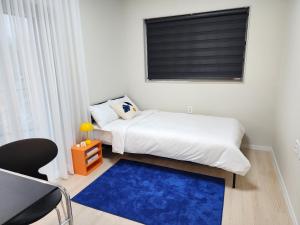 Katil atau katil-katil dalam bilik di Gyeongsan Lake View - Mid Century and Workcation