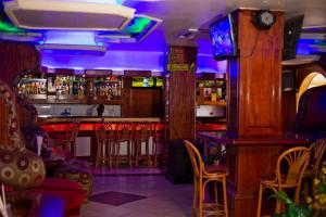 Lounge nebo bar v ubytování The Tick Hotel