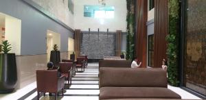 a lobby with a waiting room with people sitting in chairs at Dusit Grand Condo View Apartment in Jomtien Beach