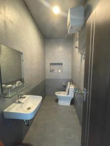 Kylpyhuone majoituspaikassa Homestay Bối Bối