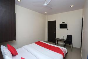 Ліжко або ліжка в номері R K International Near Gautam Buddha Park