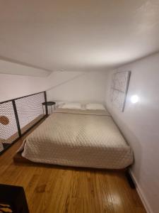 Postel nebo postele na pokoji v ubytování Two-level Loft Apartments in Swedish style 7