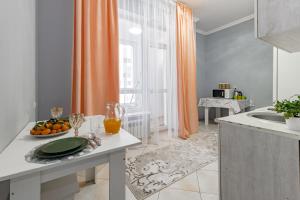 a kitchen with a table with a bowl of oranges on it at Апартаменты Expo Residents со всеми удобствами in Astana