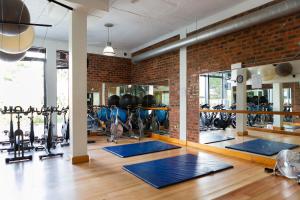 Phòng/tiện nghi tập thể dục tại Pearl Valley Hotel