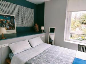 Łóżko lub łóżka w pokoju w obiekcie Doma Etxea Donostia-San Sebastian ESS02683