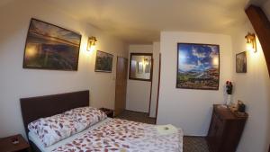 Postel nebo postele na pokoji v ubytování HOTEL BRITANNIA VSETÍN