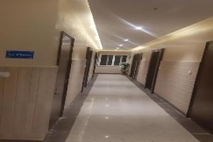 a hallway of a building with doors and a hallwayngth at OYO Hotel Data Shree in Udaipur