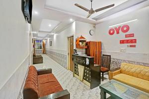 TV a/nebo společenská místnost v ubytování Hotel O One Plus One Residency