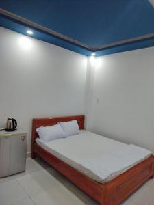 Una cama o camas en una habitación de Khách sạn Gia Nghiêm 2
