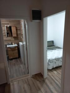 Giường trong phòng chung tại Apartman Lenka Divčibare