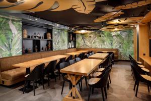Un restaurante u otro lugar para comer en Swiss Chocolate by Fassbind Lausanne