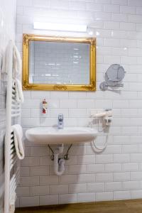 a white bathroom with a sink and a mirror at Amtsgerichts Blick in Oppenheim