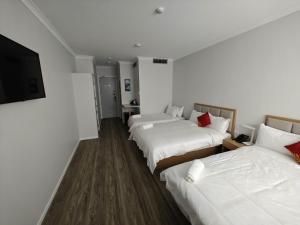 Postel nebo postele na pokoji v ubytování AWA Hotel