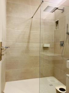 a shower with a glass door in a bathroom at Central, confort, 2 chambres, parking - Lyon 6e in Lyon