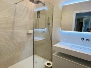 a bathroom with a glass shower and a sink at Central, confort, 2 chambres, parking - Lyon 6e in Lyon