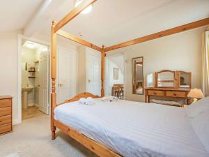 a bedroom with a large bed with a wooden frame at 1 Bed in Ullswater SZ295 in Dockray