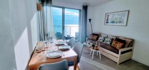 Χώρος καθιστικού στο LE MARTY 53 Un Balcon sur la Mer Centre Historique