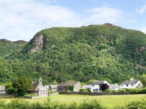 a village in front of a mountain at 4 Bed in Borrowdale SZ219 in Grange