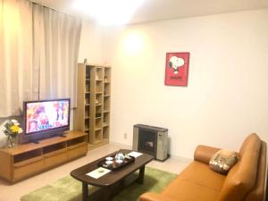 A television and/or entertainment centre at Aioi Lodge